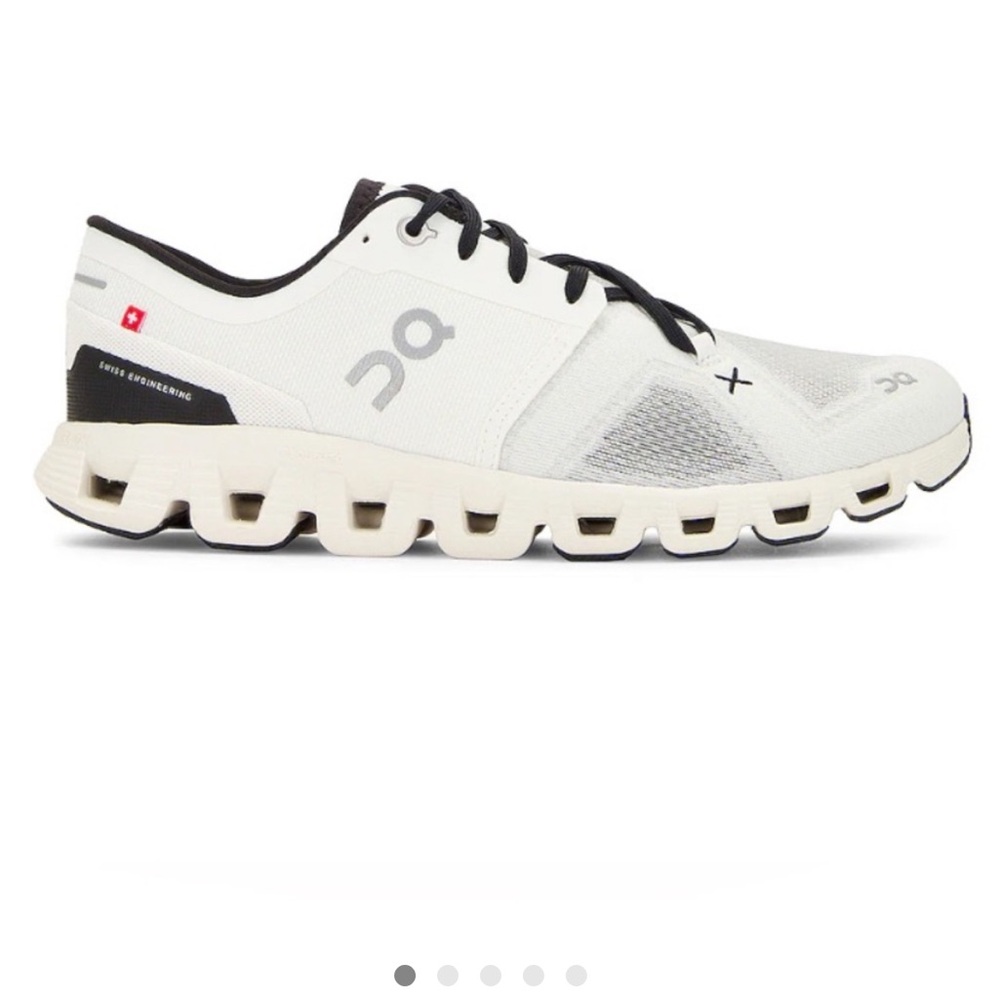 On Cloud Women’s Cloud X 3 Sneaker